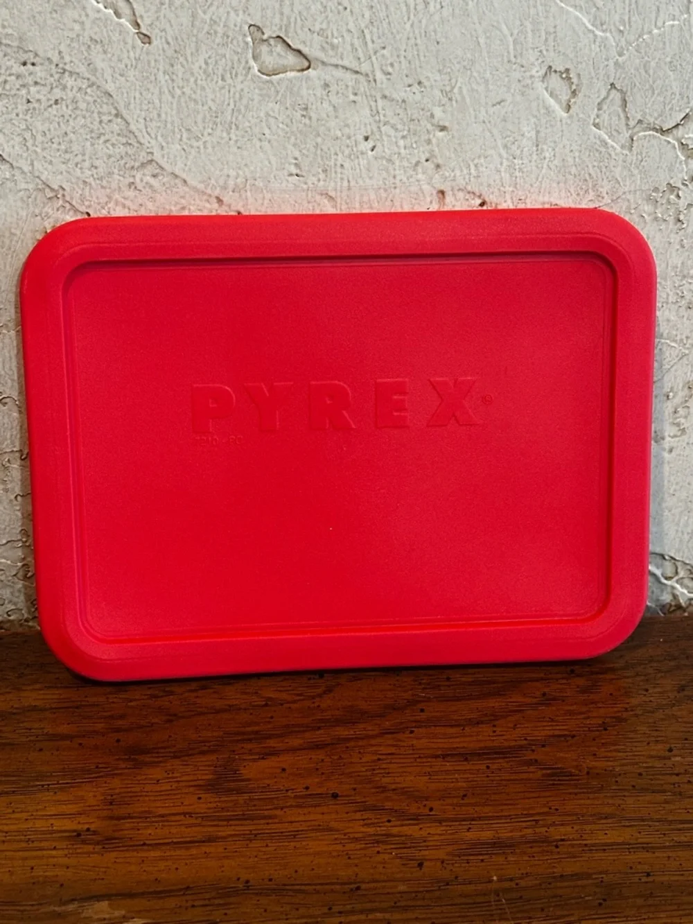 Pyrex 3-Cup Glass Food Storage Dish with Red Lid 7210 7”x5”x1.5”